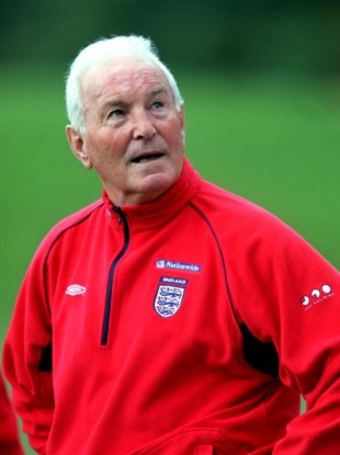 Dave Sexton oversees England training in 2001.